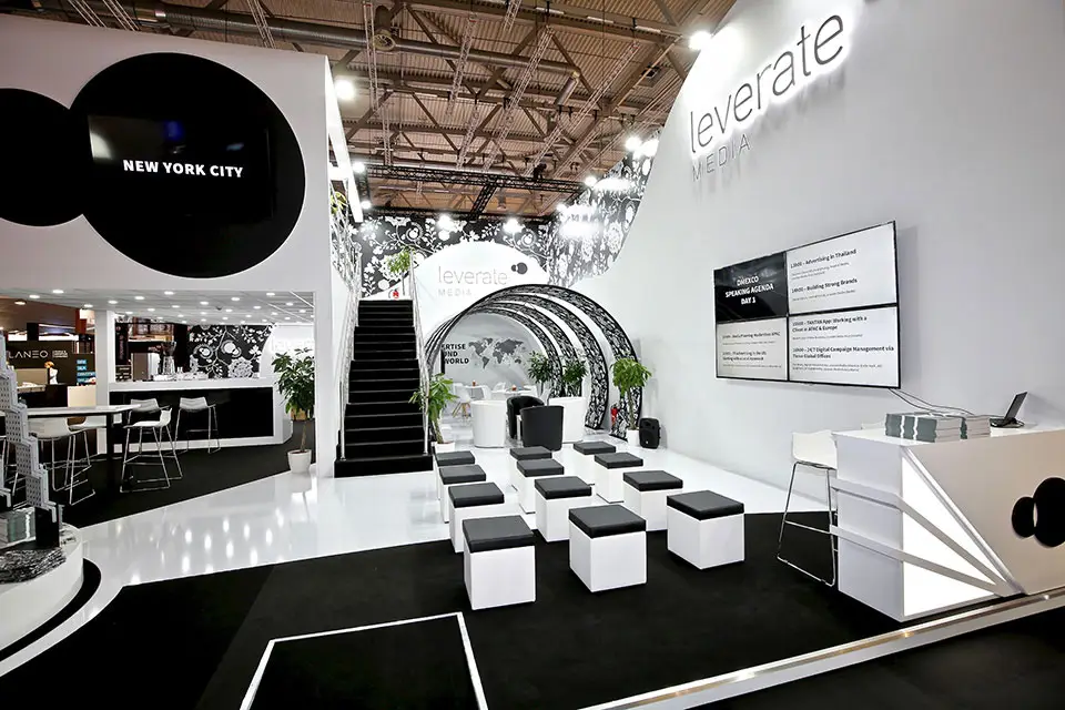 双层展览展位建设与安装 - 由Triumfo完成 - 客户 双层展览展位建设与安装